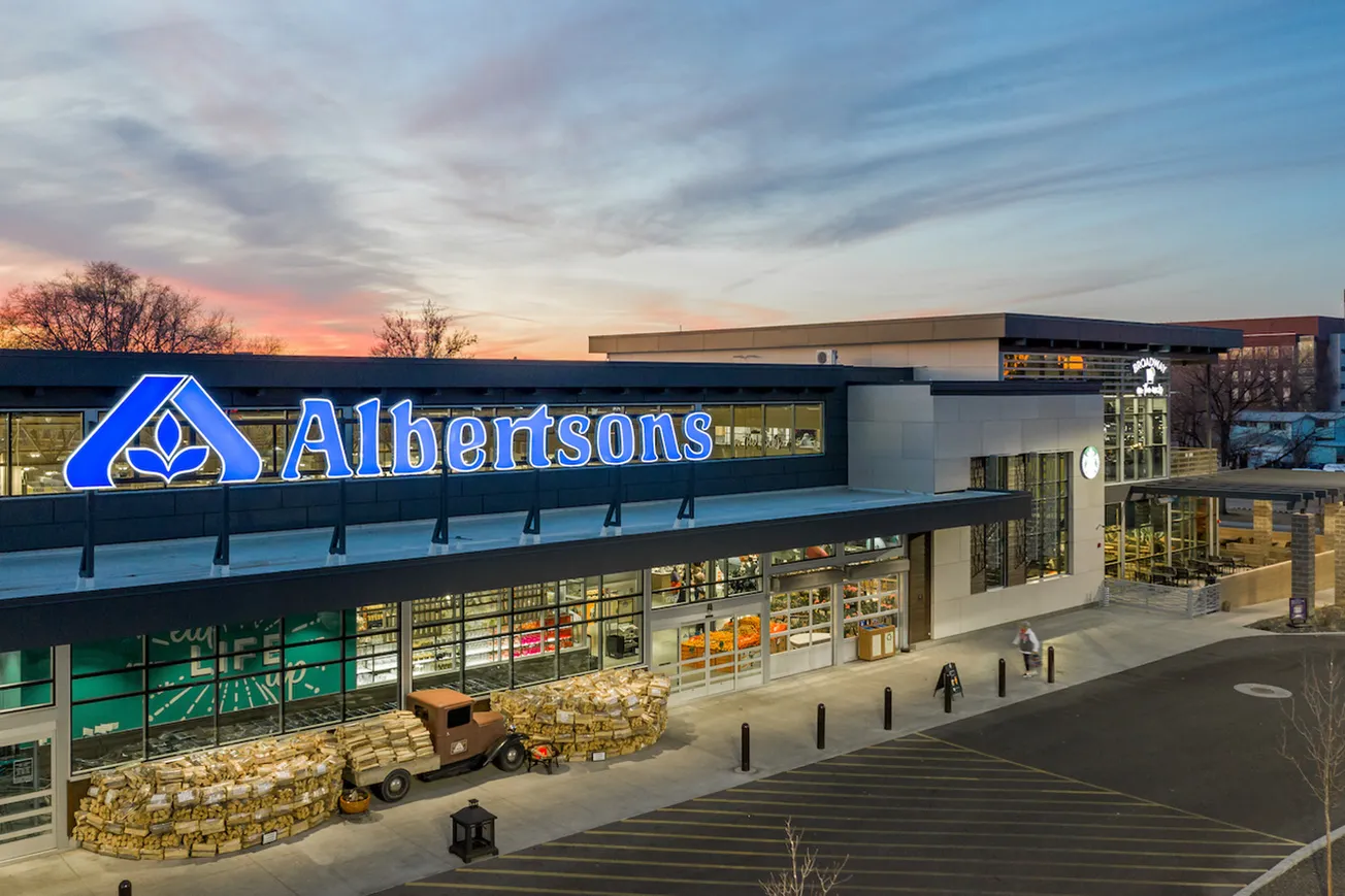 Albertsons sales edge up in Q1