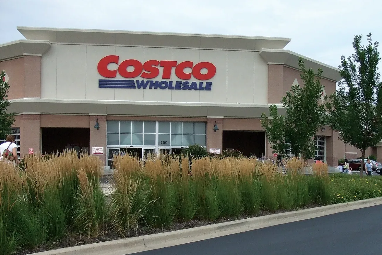 Costco's sales growth slows in Q4, but earnings beat estimates