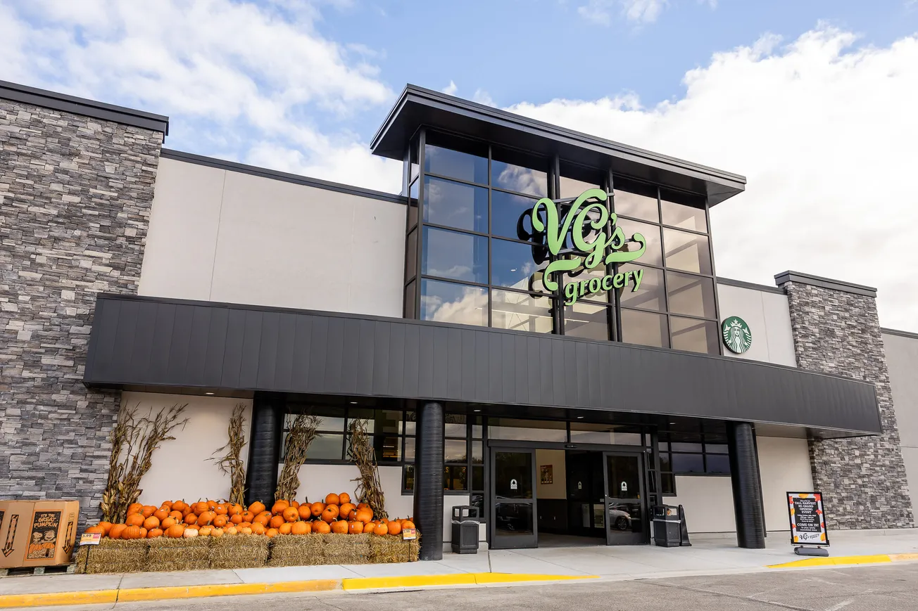 VG’s Grocery unveils modern remodel and expanded offerings in Fenton