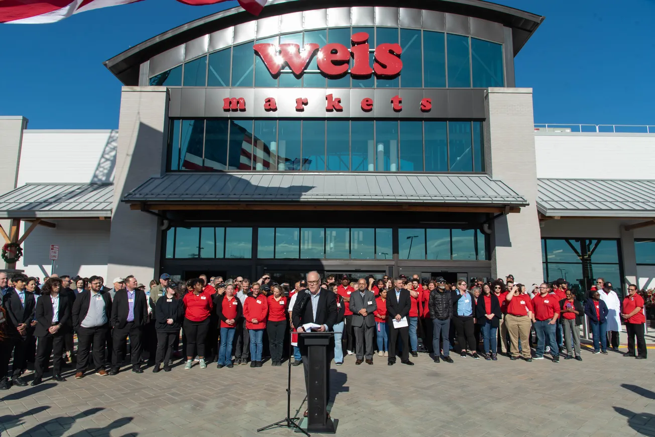 Weis Markets celebrates grand opening of its Middletown store