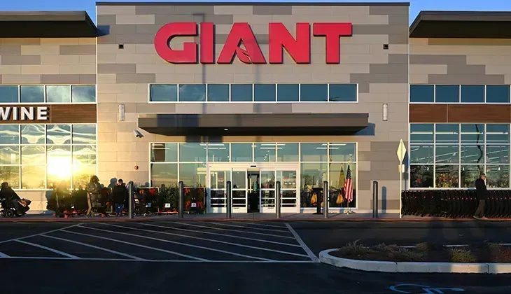 GIANT & MARTIN'S asks customers to help settle a few of the great holiday debates