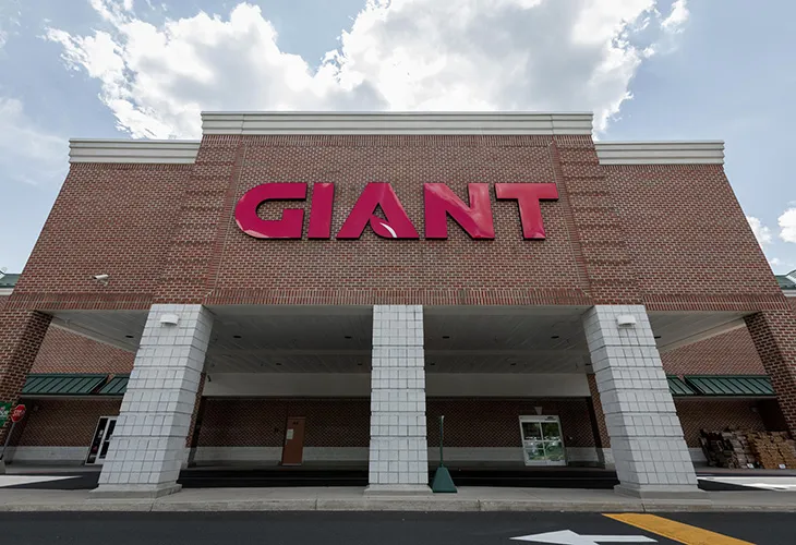 GIANT exterior